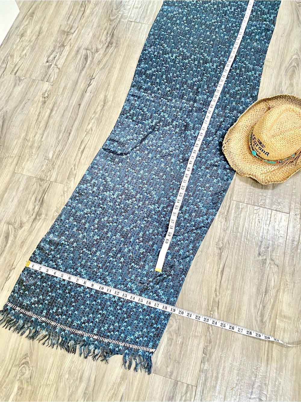Dreamy silk scarf w metal detailing - Picture 7 of 10